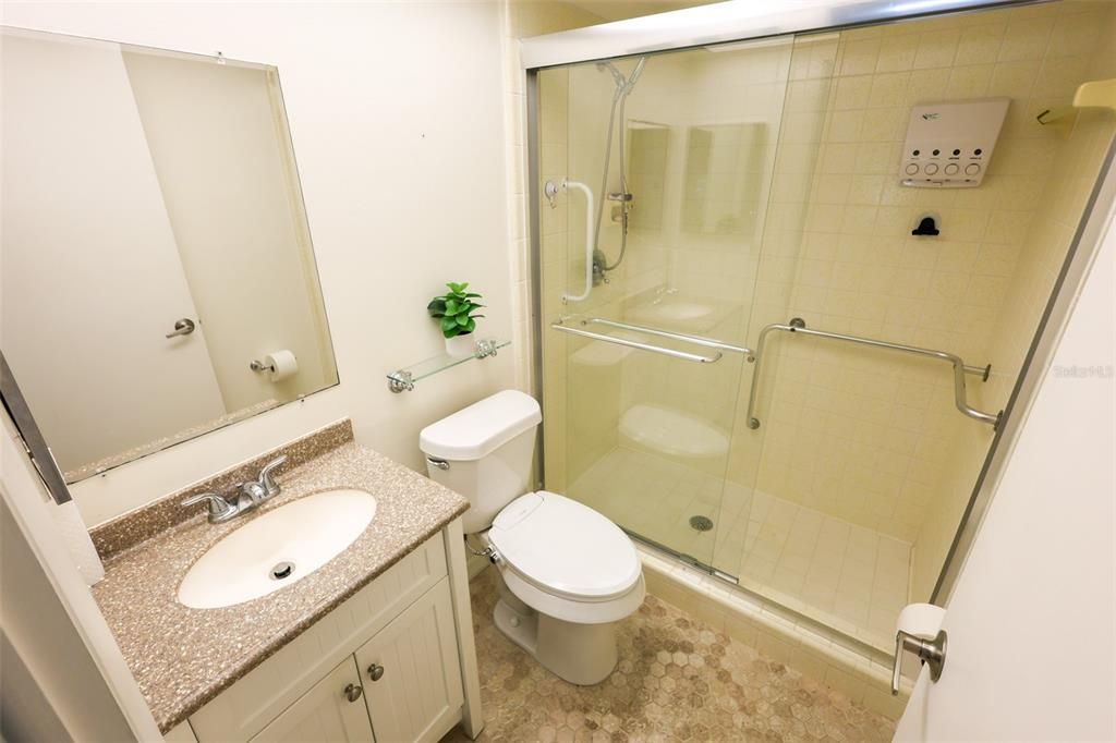 En Venta: $124,986 (2 camas, 2 baños, 964 Pies cuadrados)