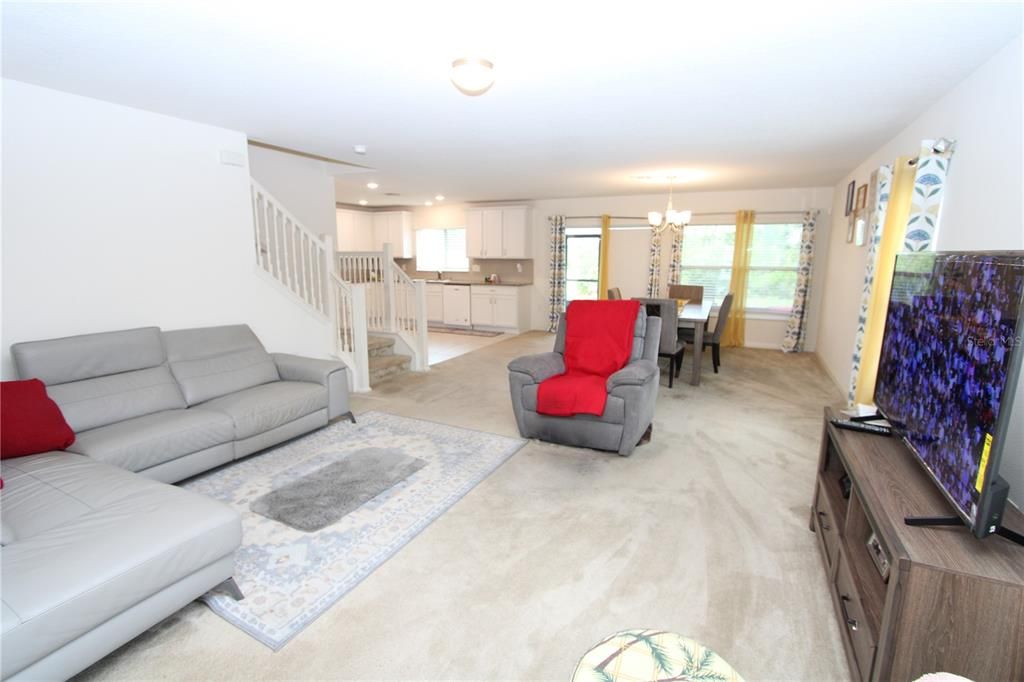 На продажу: $370,000 (3 спален, 2 ванн, 2217 Квадратных фут)