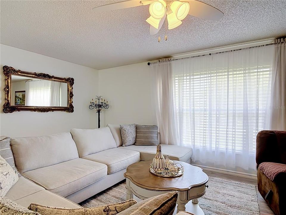 En Venta: $330,000 (2 camas, 2 baños, 1630 Pies cuadrados)
