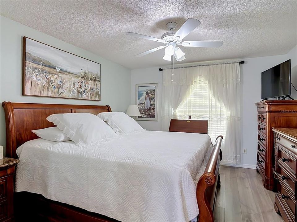 En Venta: $330,000 (2 camas, 2 baños, 1630 Pies cuadrados)
