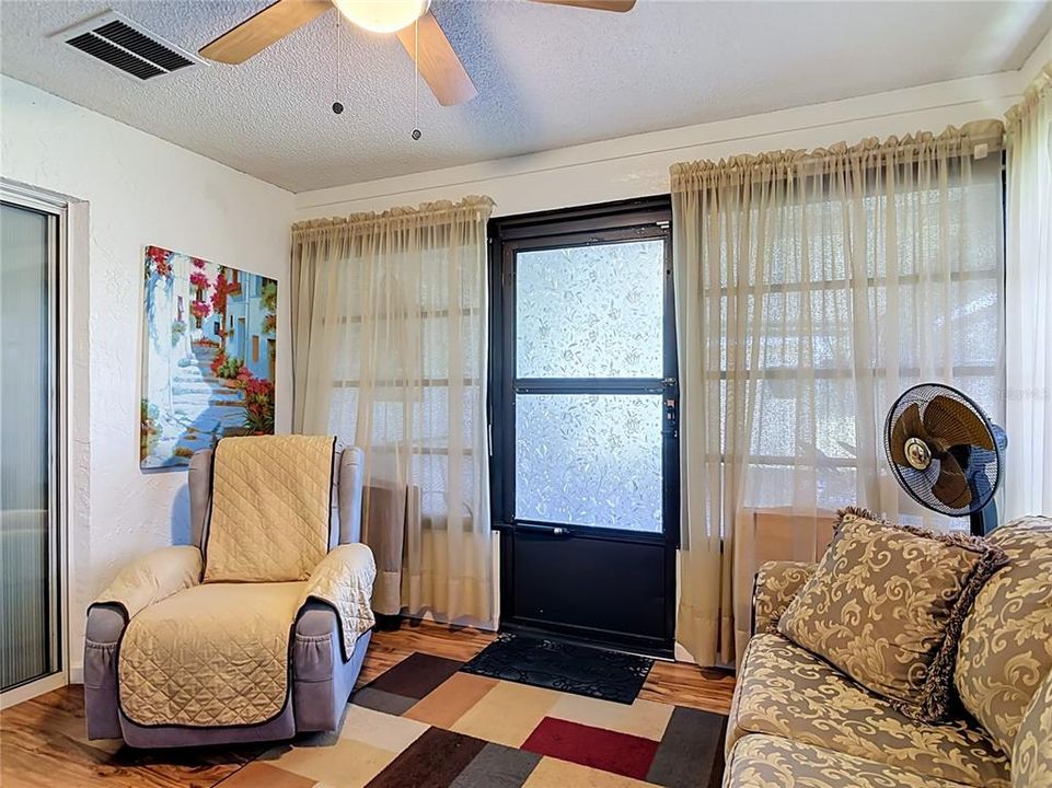 En Venta: $330,000 (2 camas, 2 baños, 1630 Pies cuadrados)