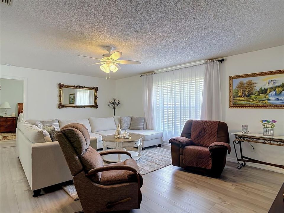 En Venta: $330,000 (2 camas, 2 baños, 1630 Pies cuadrados)
