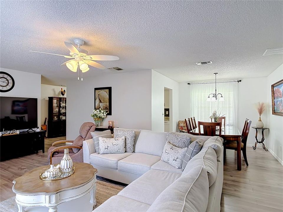 En Venta: $330,000 (2 camas, 2 baños, 1630 Pies cuadrados)