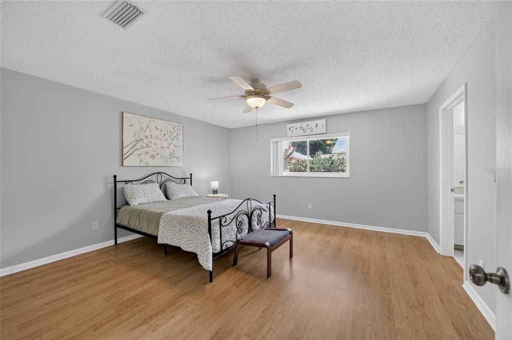 For Sale: $181,900 (2 beds, 2 baths, 1534 Square Feet)