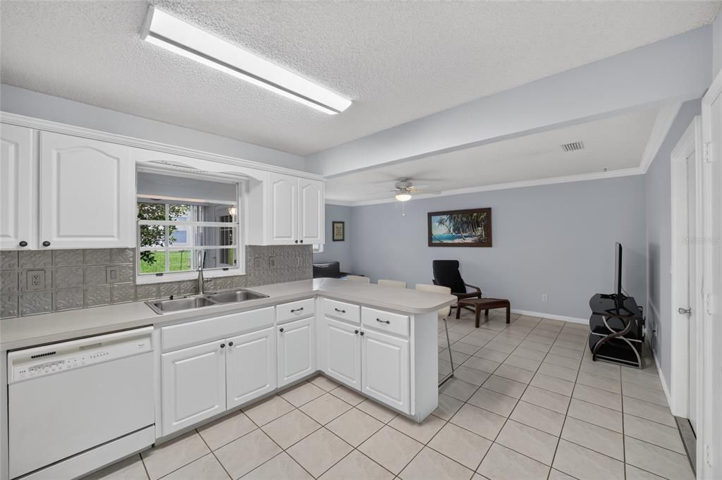 For Sale: $181,900 (2 beds, 2 baths, 1534 Square Feet)