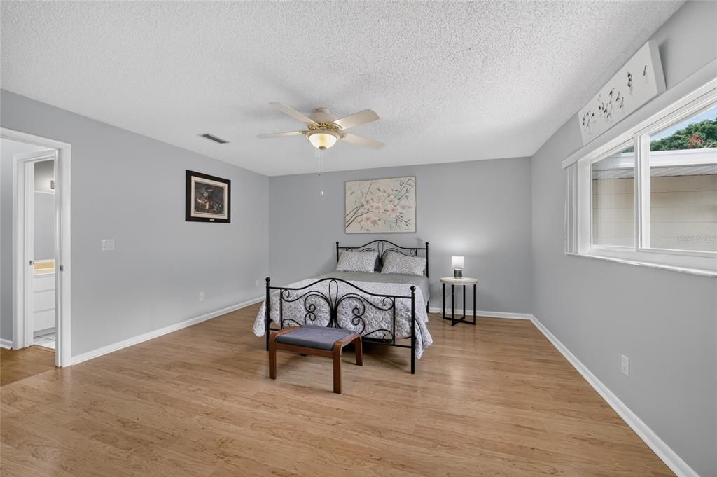 For Sale: $181,900 (2 beds, 2 baths, 1534 Square Feet)