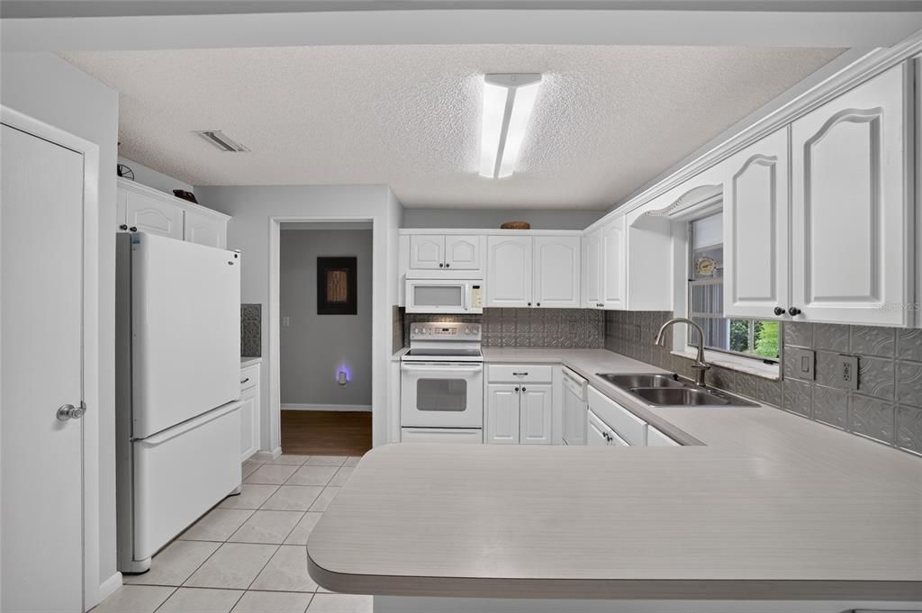 For Sale: $181,900 (2 beds, 2 baths, 1534 Square Feet)