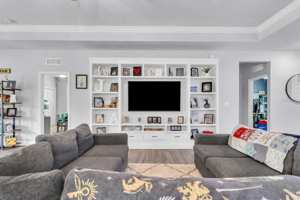 En Venta: $605,000 (4 camas, 3 baños, 2065 Pies cuadrados)