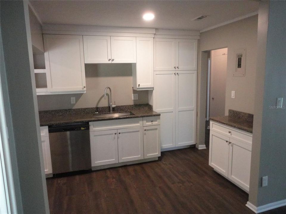 В аренду: $1,900 (4 спален, 2 ванн, 1617 Квадратных фут)