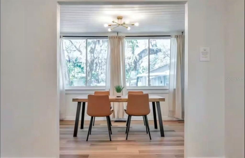 En Venta: $458,500 (4 camas, 3 baños, 1892 Pies cuadrados)