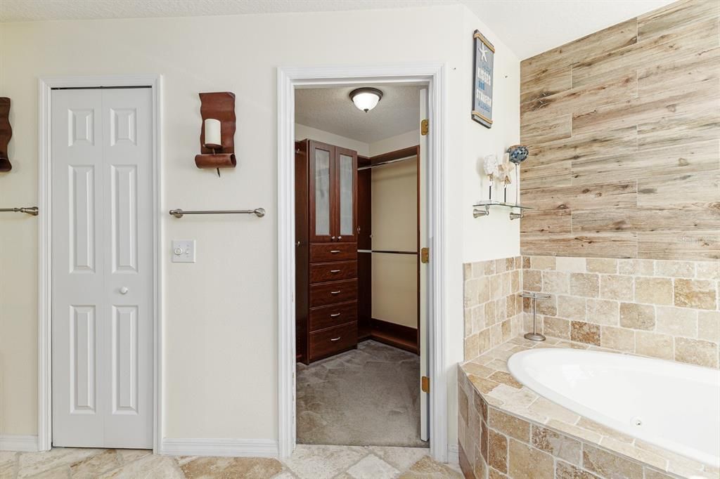 En Venta: $399,000 (3 camas, 2 baños, 1711 Pies cuadrados)