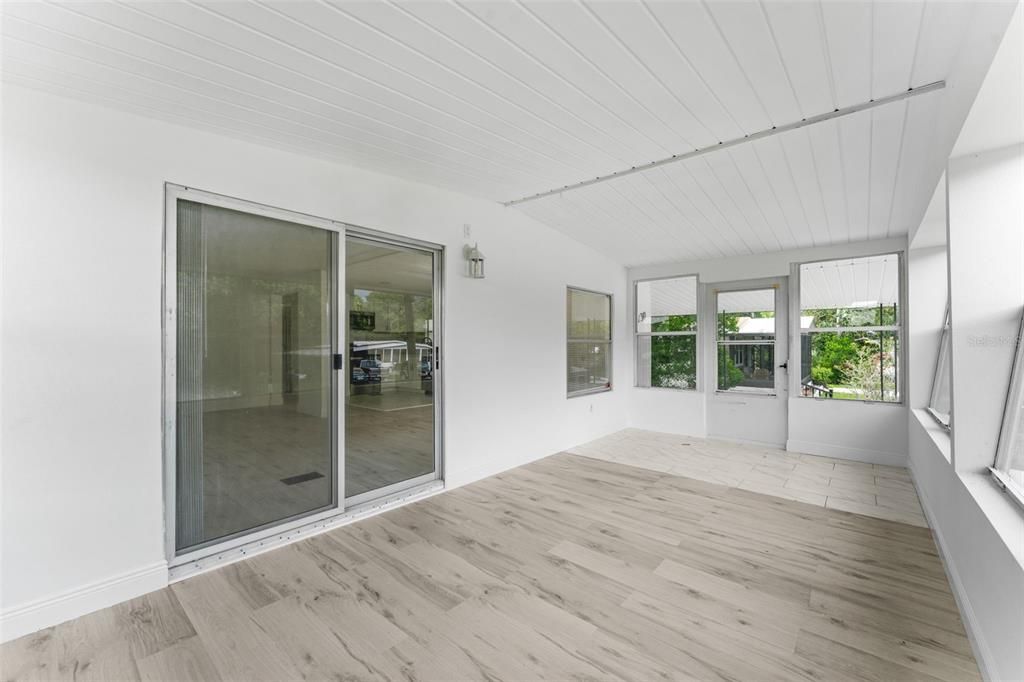 En Venta: $219,900 (2 camas, 2 baños, 966 Pies cuadrados)