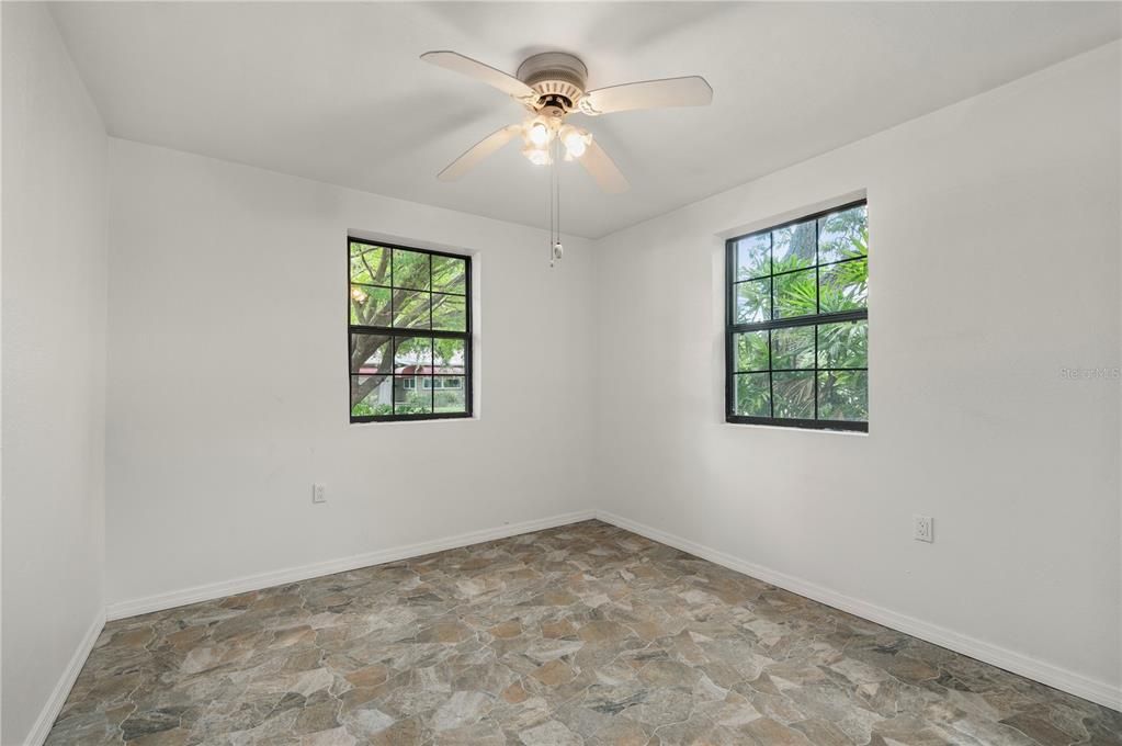 En Venta: $339,000 (4 camas, 2 baños, 1774 Pies cuadrados)