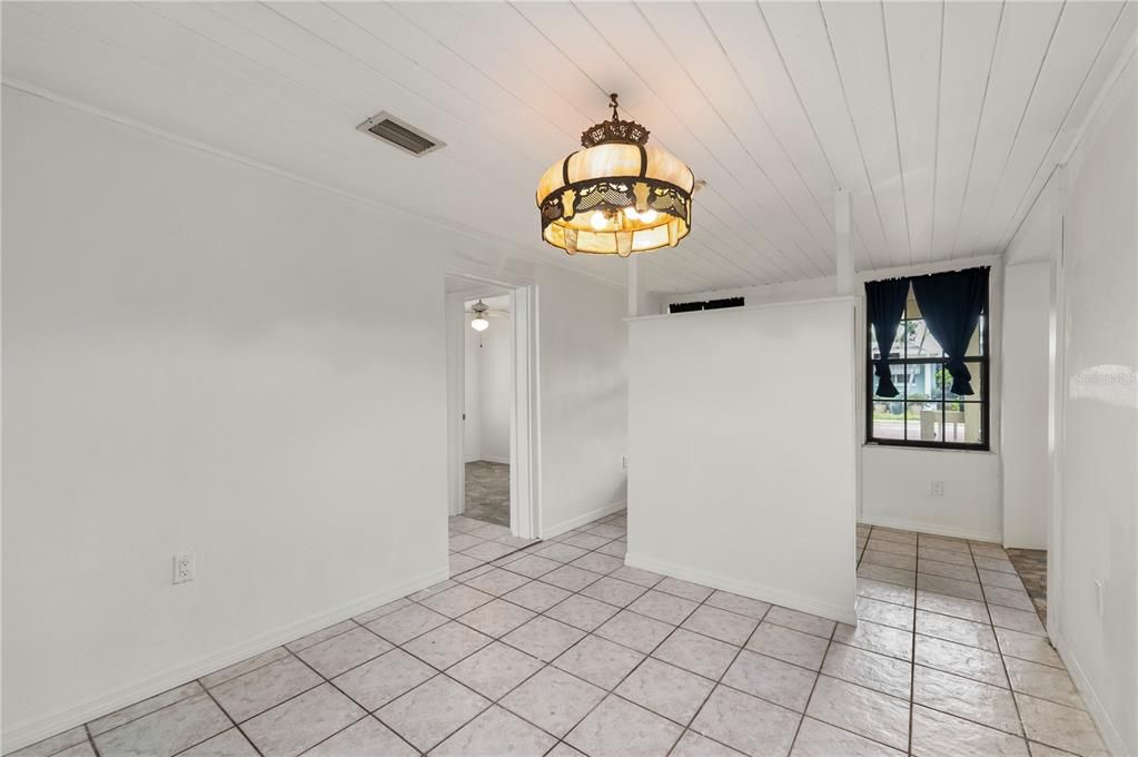 En Venta: $339,000 (4 camas, 2 baños, 1774 Pies cuadrados)