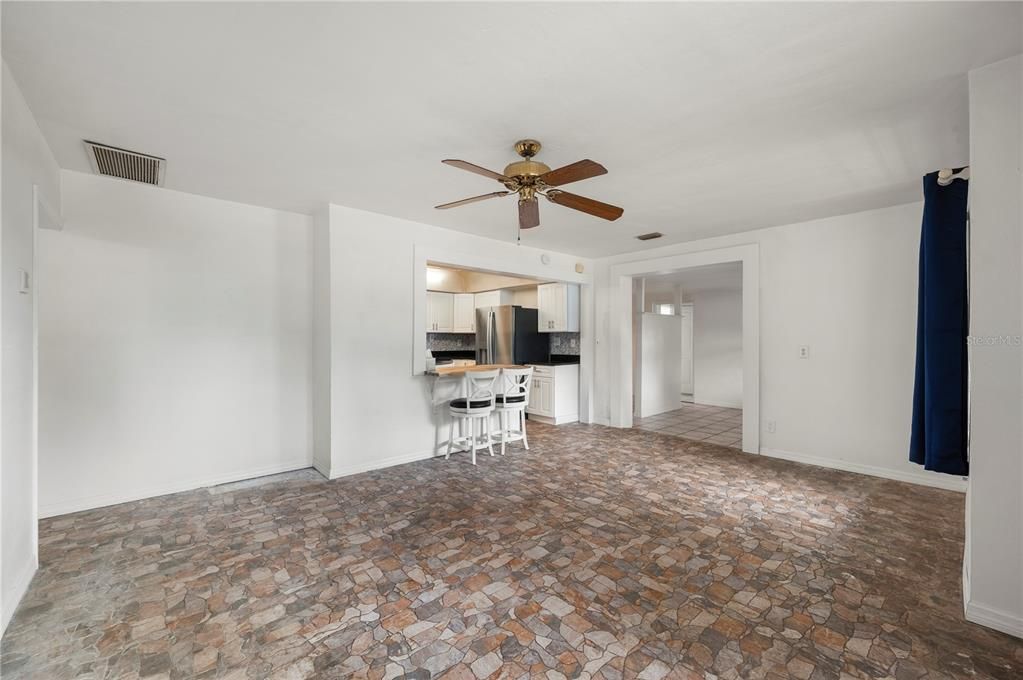 En Venta: $339,000 (4 camas, 2 baños, 1774 Pies cuadrados)