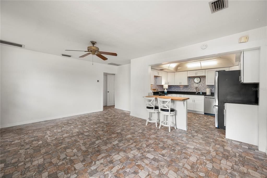 En Venta: $339,000 (4 camas, 2 baños, 1774 Pies cuadrados)