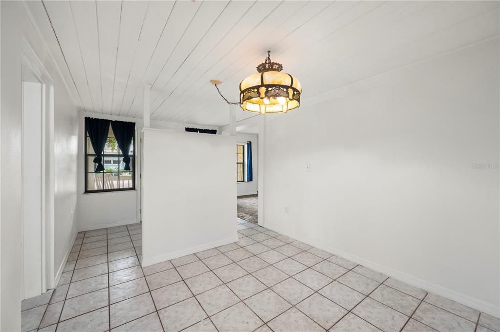 En Venta: $339,000 (4 camas, 2 baños, 1774 Pies cuadrados)