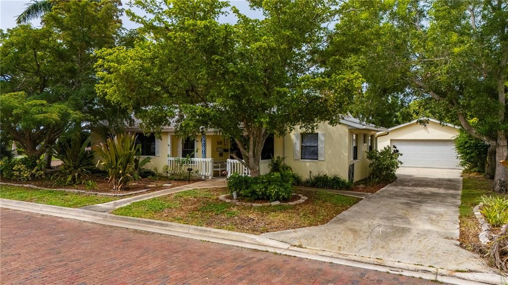 En Venta: $339,000 (4 camas, 2 baños, 1774 Pies cuadrados)