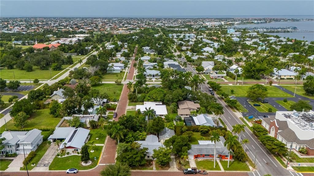 En Venta: $339,000 (4 camas, 2 baños, 1774 Pies cuadrados)