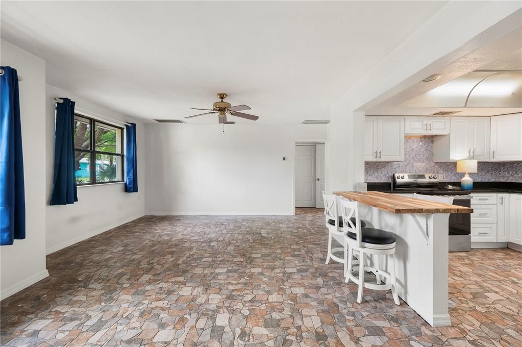 En Venta: $339,000 (4 camas, 2 baños, 1774 Pies cuadrados)