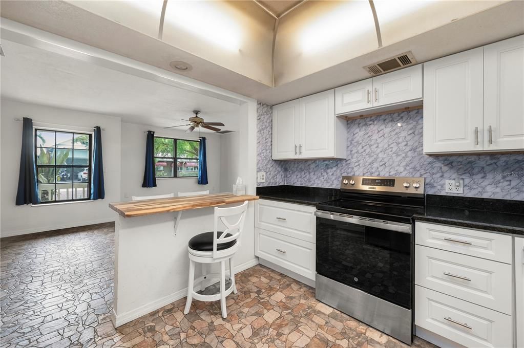 En Venta: $339,000 (4 camas, 2 baños, 1774 Pies cuadrados)