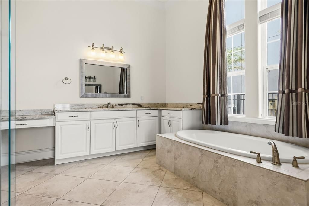 En Venta: $1,595,000 (4 camas, 3 baños, 3166 Pies cuadrados)