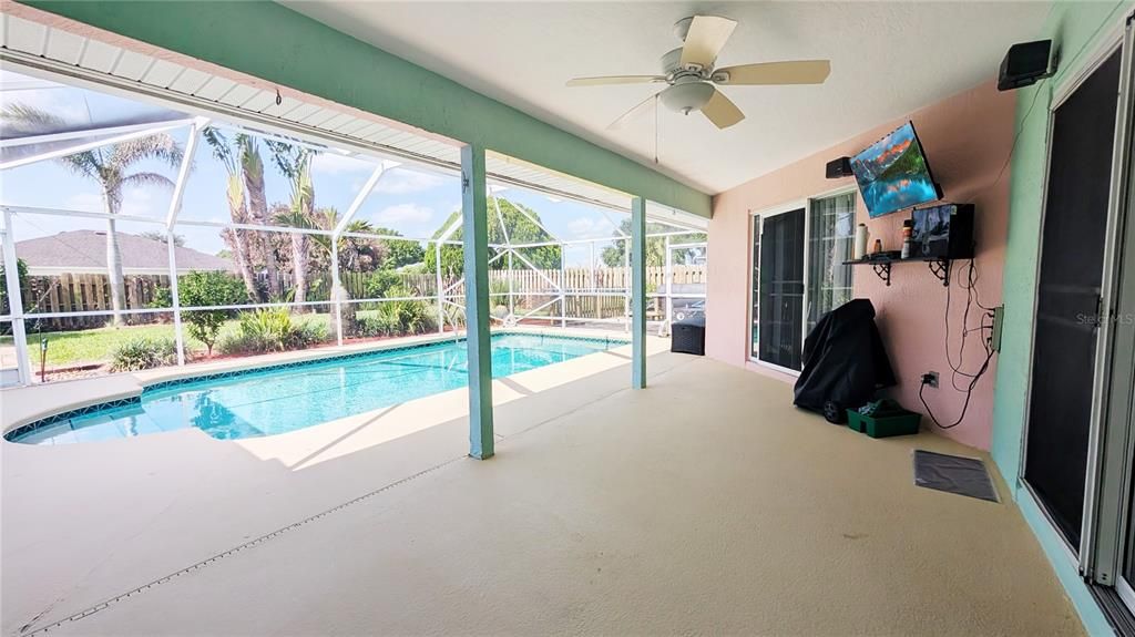 For Sale: $475,000 (4 beds, 2 baths, 2390 Square Feet)