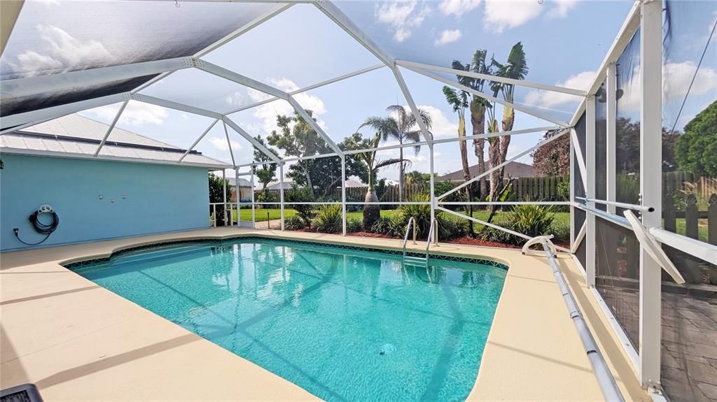 For Sale: $475,000 (4 beds, 2 baths, 2390 Square Feet)