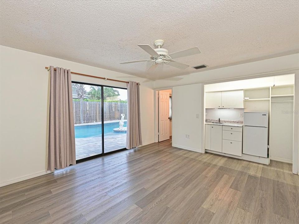 Activo con contrato: $879,000 (4 camas, 3 baños, 3221 Pies cuadrados)