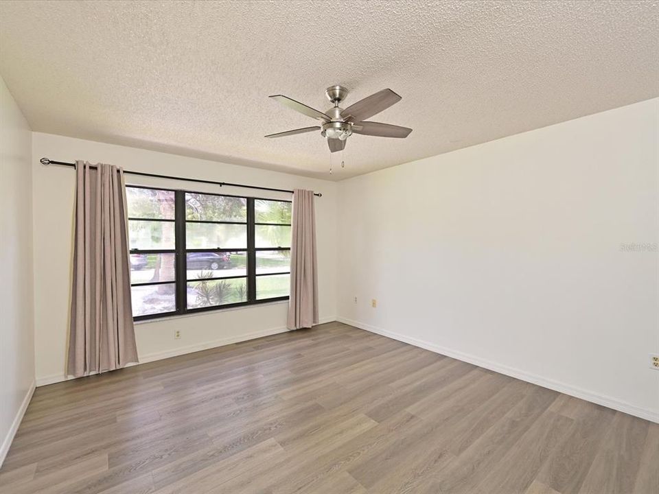 Activo con contrato: $879,000 (4 camas, 3 baños, 3221 Pies cuadrados)