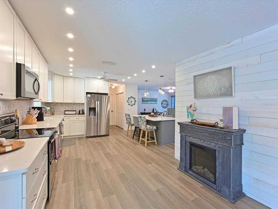 Activo con contrato: $879,000 (4 camas, 3 baños, 3221 Pies cuadrados)