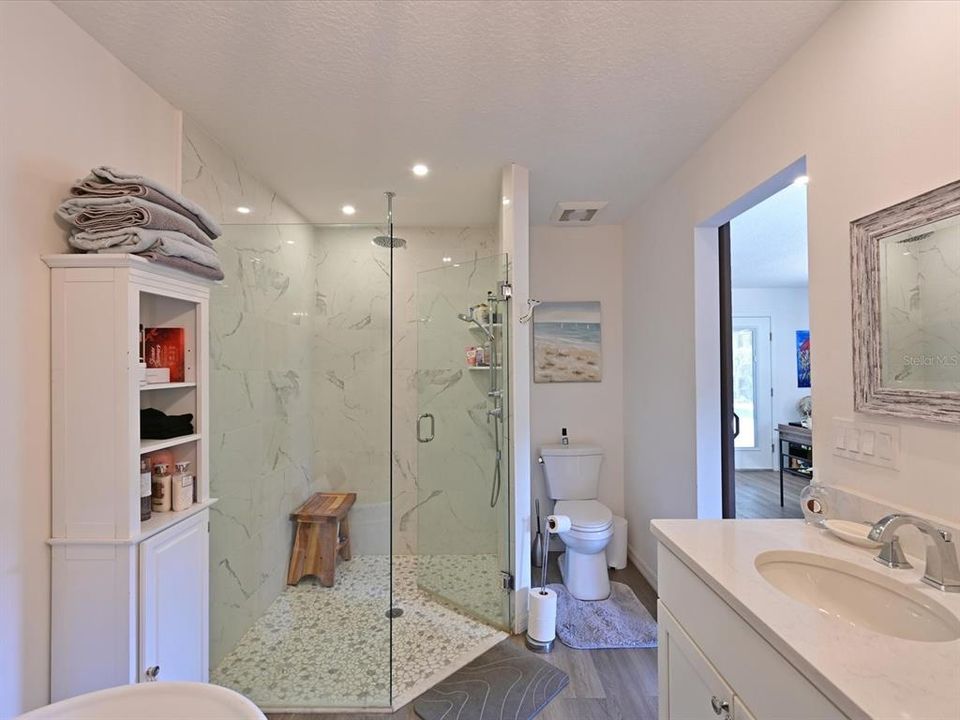Activo con contrato: $879,000 (4 camas, 3 baños, 3221 Pies cuadrados)