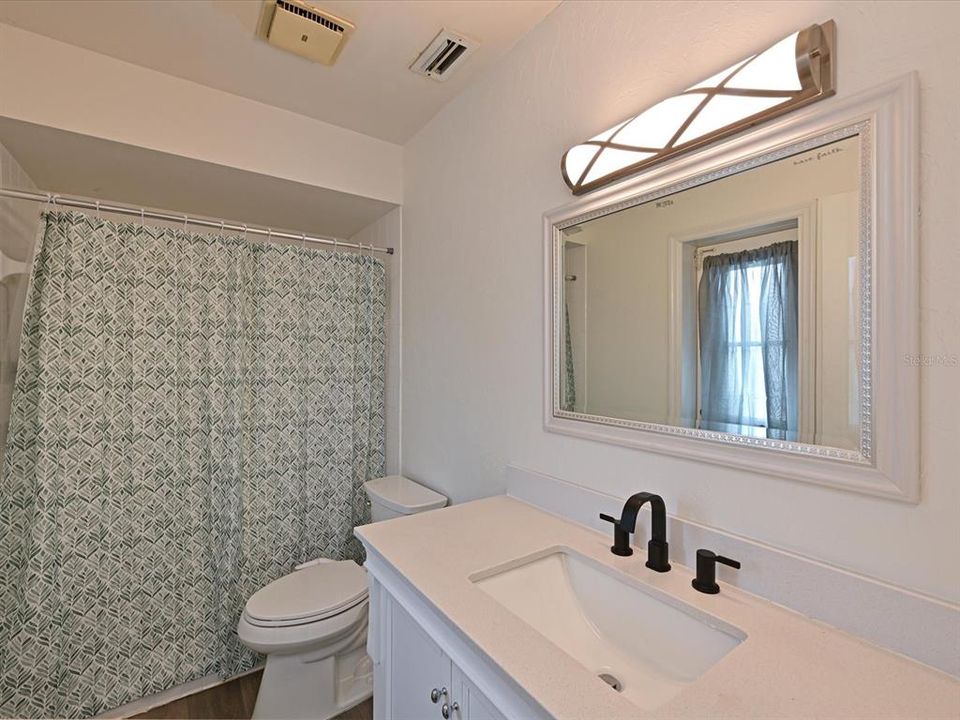 Activo con contrato: $879,000 (4 camas, 3 baños, 3221 Pies cuadrados)