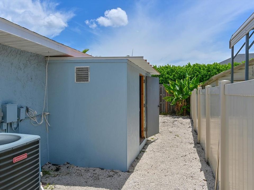 Activo con contrato: $879,000 (4 camas, 3 baños, 3221 Pies cuadrados)