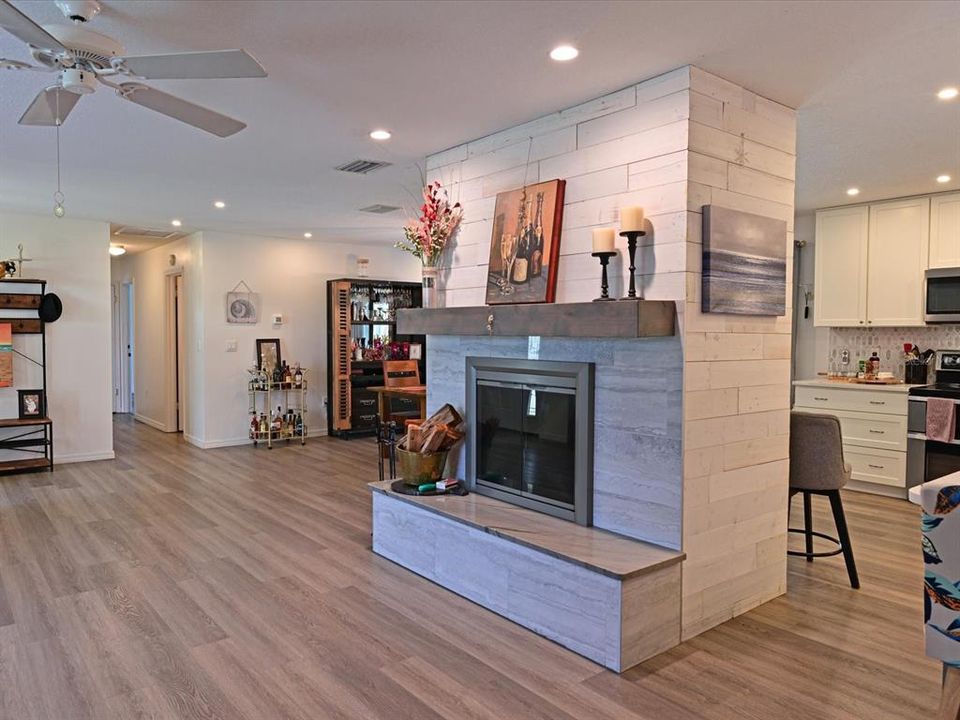 Activo con contrato: $879,000 (4 camas, 3 baños, 3221 Pies cuadrados)