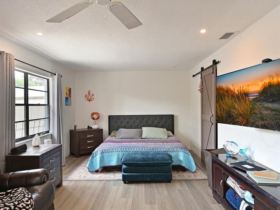 Activo con contrato: $879,000 (4 camas, 3 baños, 3221 Pies cuadrados)