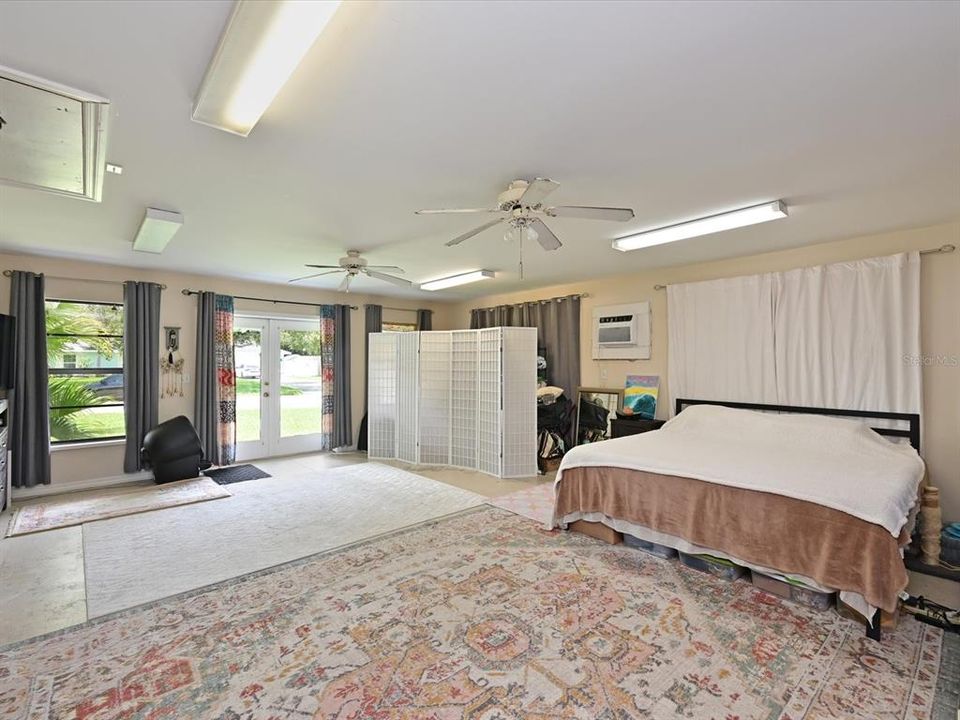 Activo con contrato: $879,000 (4 camas, 3 baños, 3221 Pies cuadrados)
