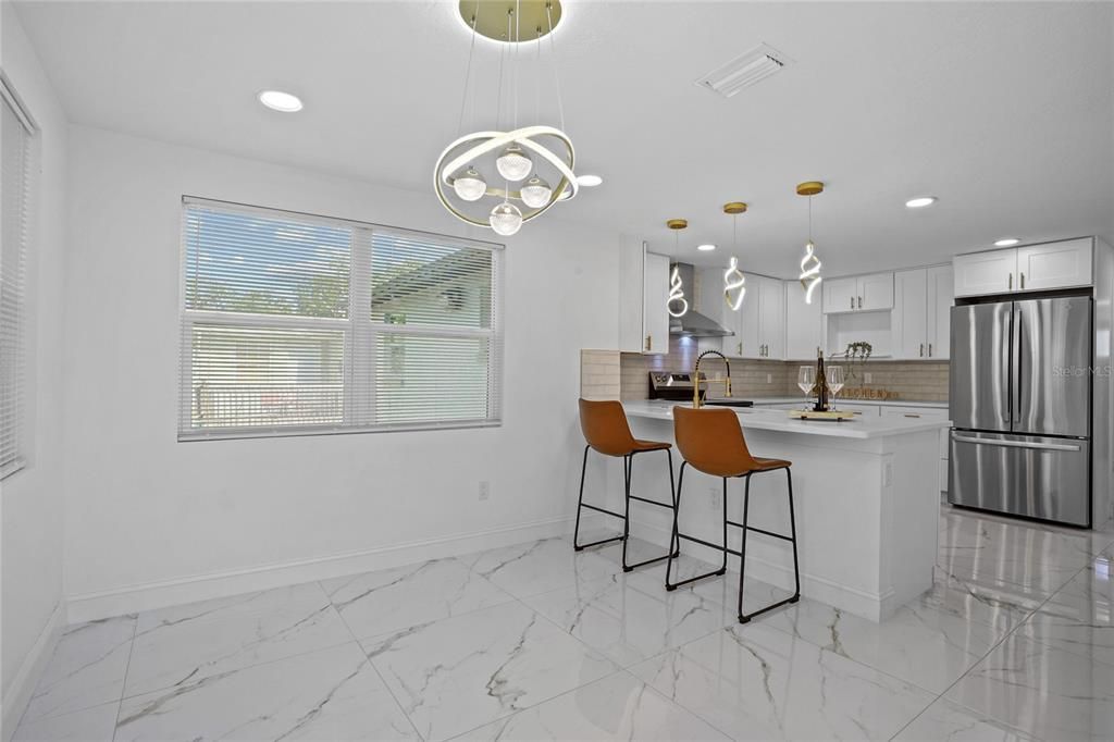 На продажу: $304,999 (3 спален, 2 ванн, 1315 Квадратных фут)