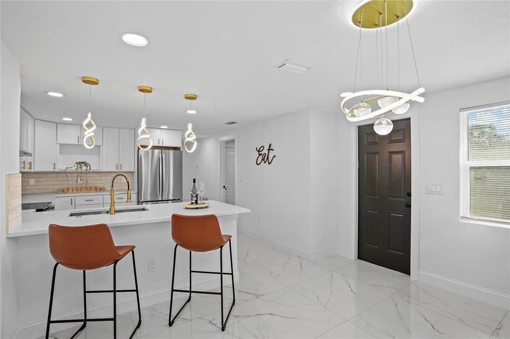 На продажу: $304,999 (3 спален, 2 ванн, 1315 Квадратных фут)