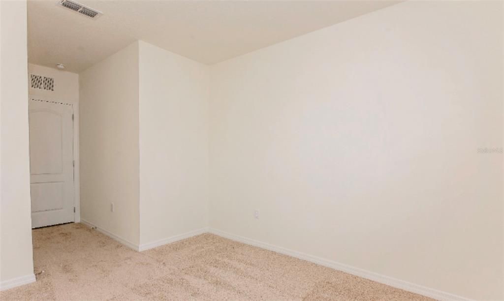 Activo con contrato: $1,800 (3 camas, 2 baños, 1720 Pies cuadrados)
