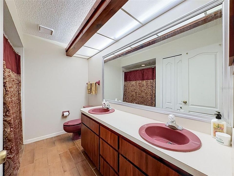 En Venta: $820,000 (6 camas, 3 baños, 4026 Pies cuadrados)