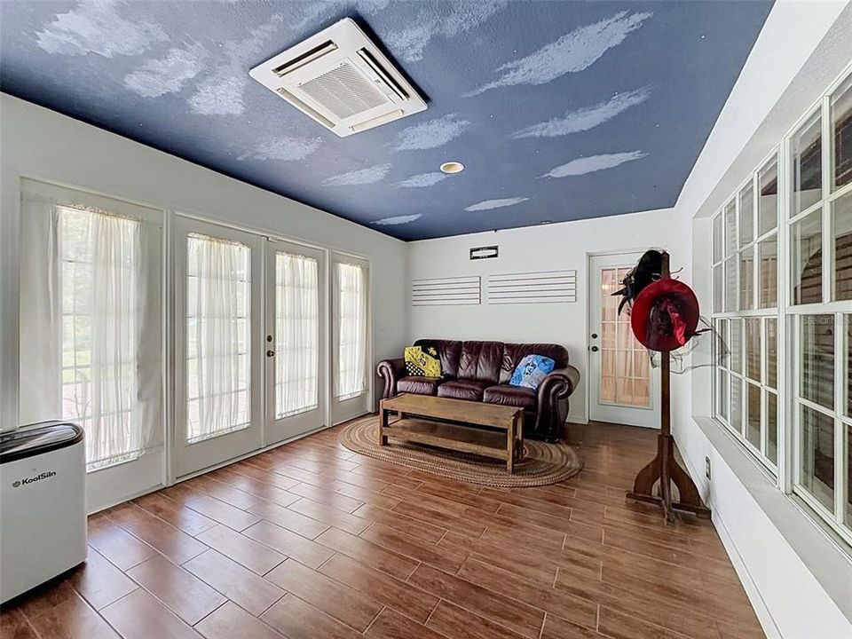 En Venta: $820,000 (6 camas, 3 baños, 4026 Pies cuadrados)