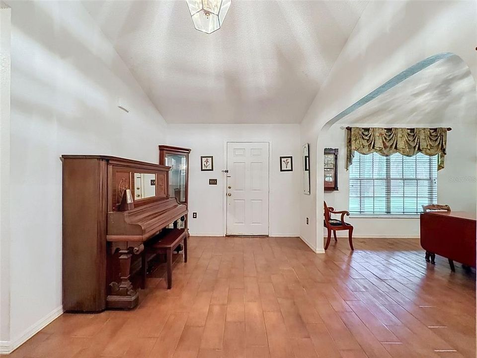 En Venta: $820,000 (6 camas, 3 baños, 4026 Pies cuadrados)