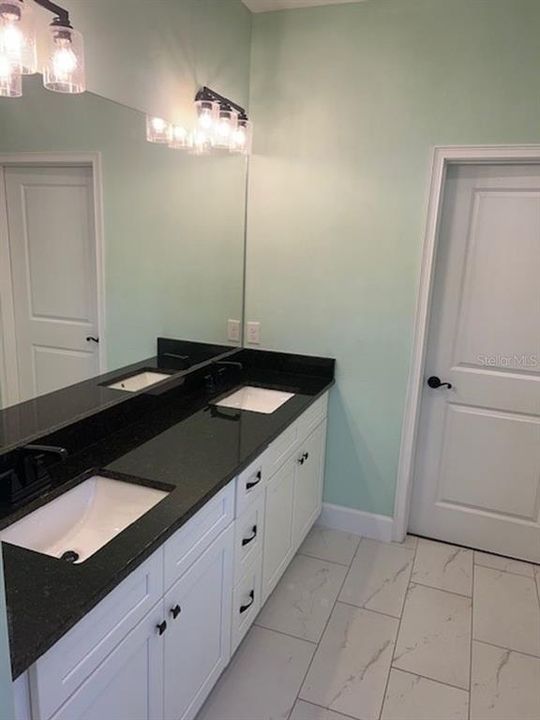 В аренду: $2,400 (3 спален, 2 ванн, 1707 Квадратных фут)