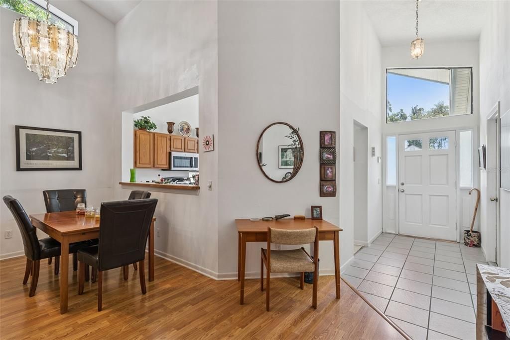 Activo con contrato: $350,000 (3 camas, 2 baños, 1730 Pies cuadrados)