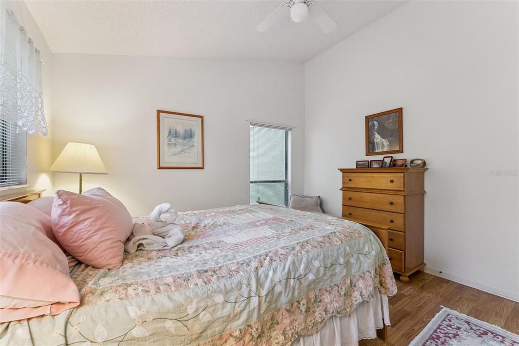 Activo con contrato: $350,000 (3 camas, 2 baños, 1730 Pies cuadrados)