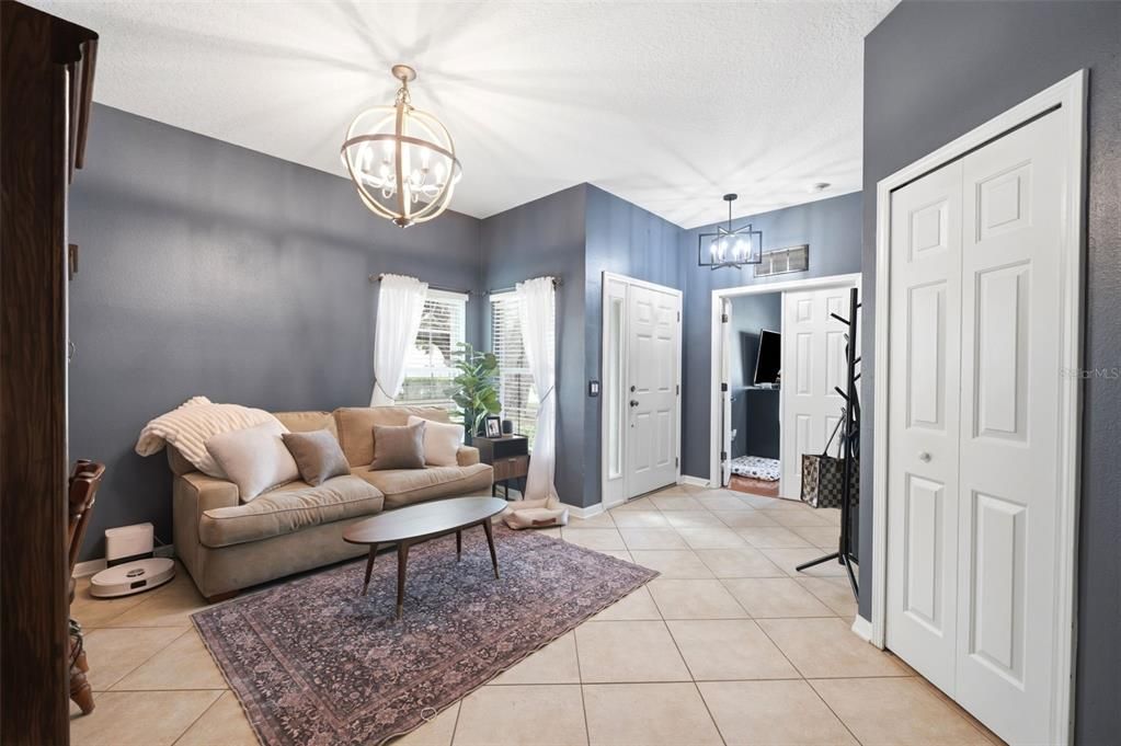 En Venta: $384,900 (4 camas, 2 baños, 1819 Pies cuadrados)