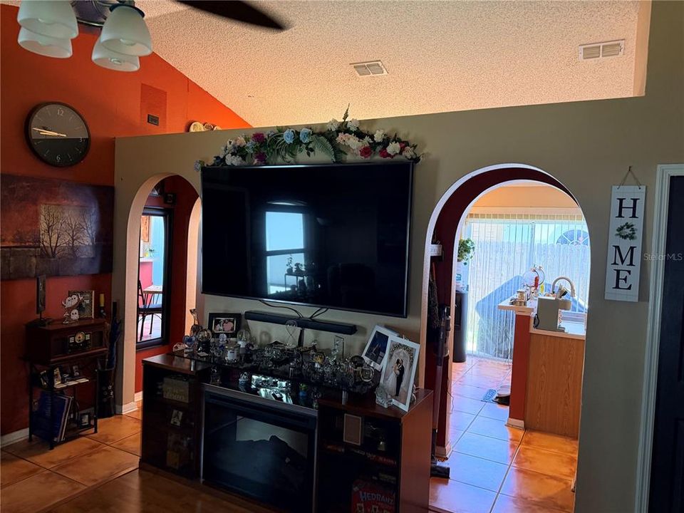 For Sale: $270,000 (3 beds, 2 baths, 1158 Square Feet)