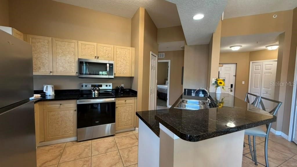 For Sale: $295,000 (3 beds, 2 baths, 1437 Square Feet)
