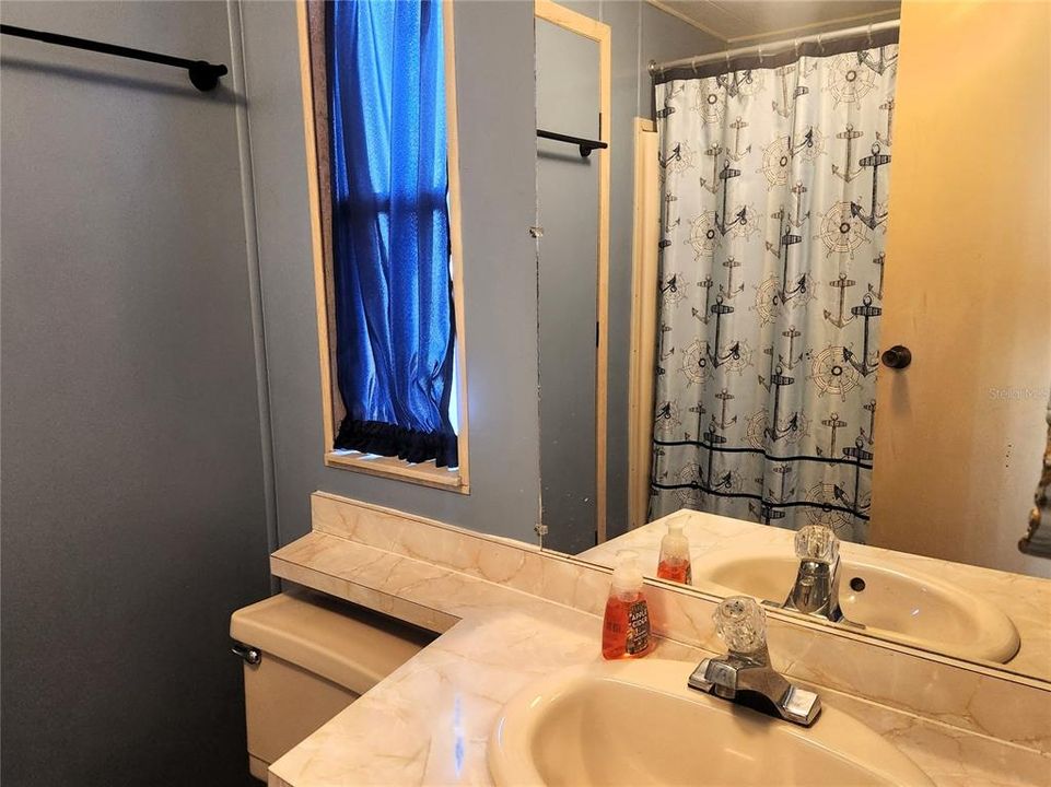 На продажу: $129,900 (2 спален, 2 ванн, 1432 Квадратных фут)